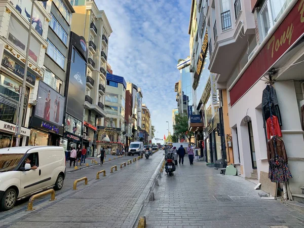 Stanbul Türkiye Eylül 2019 Şehrin Alışveriş Caddesi Vitrinleri Dükkanları Boyunca — Stok fotoğraf