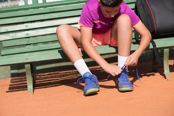 Молодий Тенісист Готується Матчу — стокове фото