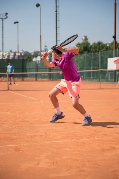 Unga Tennisspelare Spelar Backhand — Stockfoto