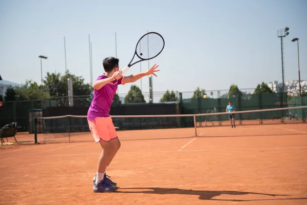 Jugador Tenis Joven Jugando Antemano —  Fotos de Stock