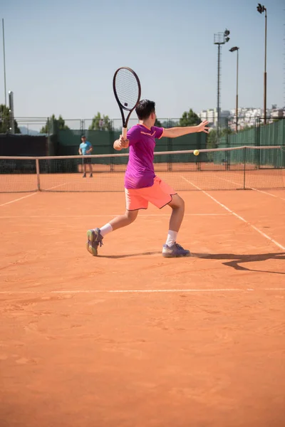 Jovem Tenista Jogando Forehand — Fotografia de Stock