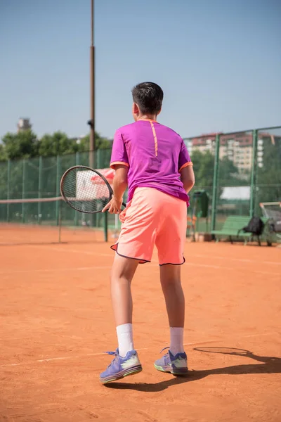 Jonge Tennisser Bereidt Voor Het Ontvangen Van Servis — Stockfoto