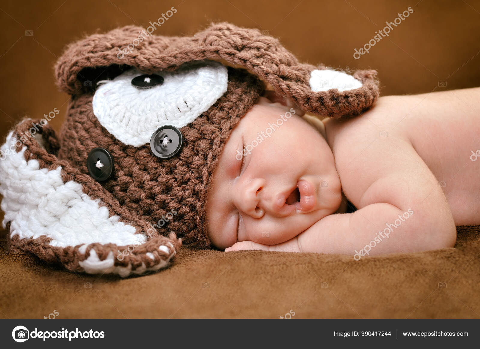 Beau Bebe Garcon Nouveau Avec Chapeau Mignon Dormant Paisiblement Sur Image Libre De Droit Par Cirkoglu C Beau Bebe Garcon Nouveau Avec Chapeau Mignon Dormant Paisiblement Sur Image Libre De Droit Par Cirkoglu C