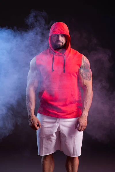 Powerful Muscular Man Hood Posing Red Sweatshirt Studio Shoot Red — Stock Photo, Image