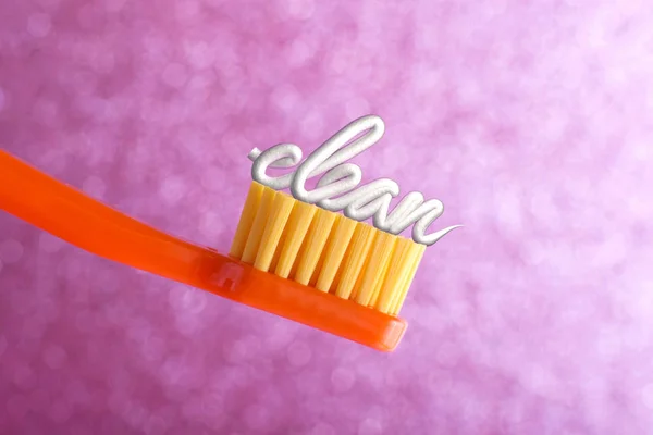 Zubní Kartáček Slovem Clean Napsaný Růžovém Pozadí Nesoustředými Světly Stock Snímky
