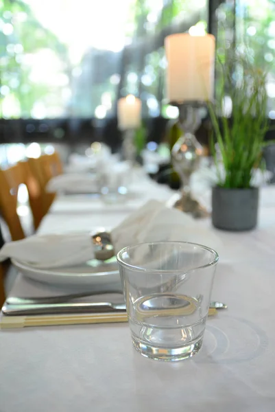 Restaurant Interieur Ein Gedeckter Tisch Mit Einer Messergabel Und Einem — Stockfoto