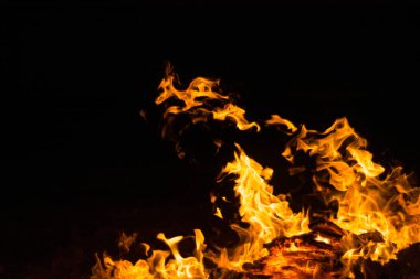 kırmızı ateş alev gece