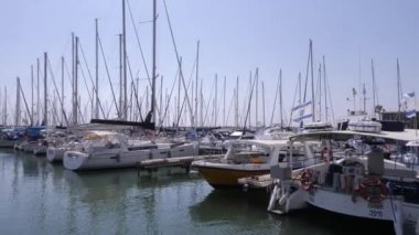Yat Marina Limanda demirli