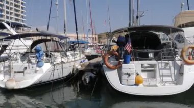 Yat Marina Limanda demirli