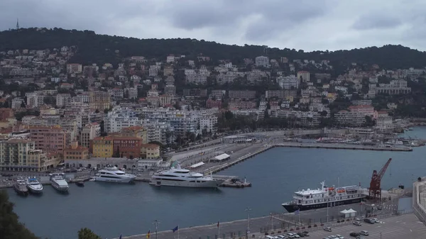 Paesaggio marino con darsena — Foto Stock