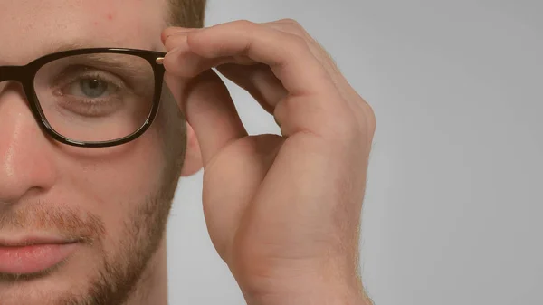 Portrait hommes intelligents avec lunettes — Photo