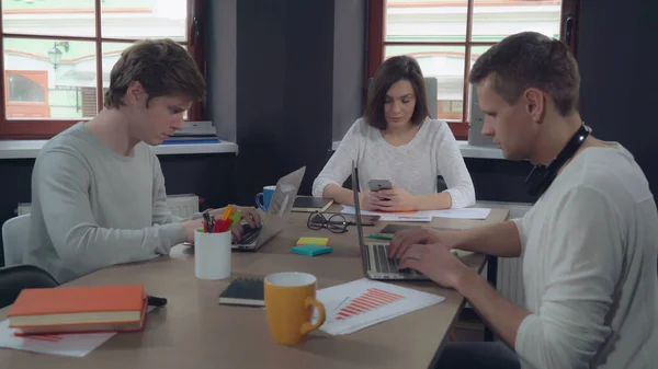 Equipo de negocios en el trabajo — Foto de Stock