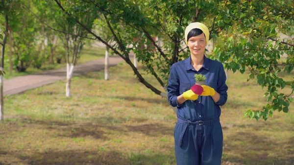 Portrait jardinier à l'extérieur . — Photo