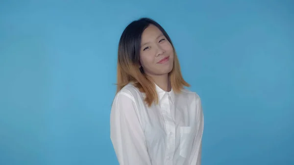 Vackra koreanska kvinna som skrattar — Stockfoto