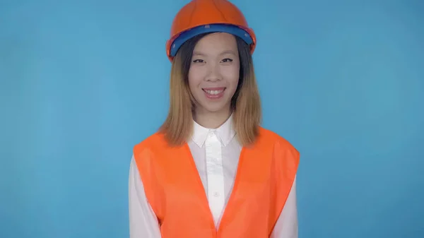 Bela coreana mulher construtor sorrindo — Fotografia de Stock