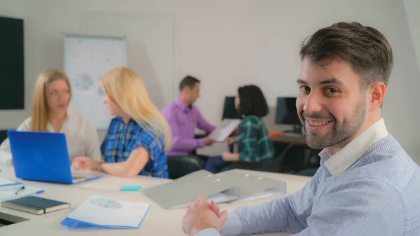 Tipo franco en el trabajo . — Foto de Stock