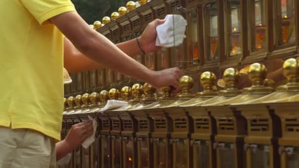 Belles bougies traditionnelles. Grande rangée de bougies. Culture chinoise — Video