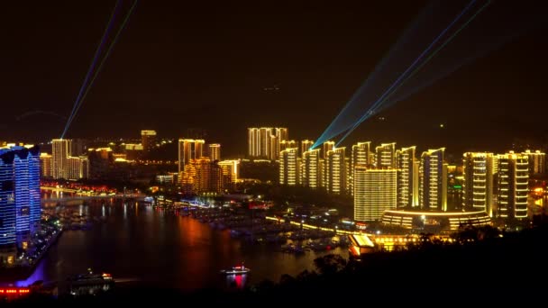 Hermoso paisaje nocturno chino con grandes luces de la ciudad — Vídeo de stock