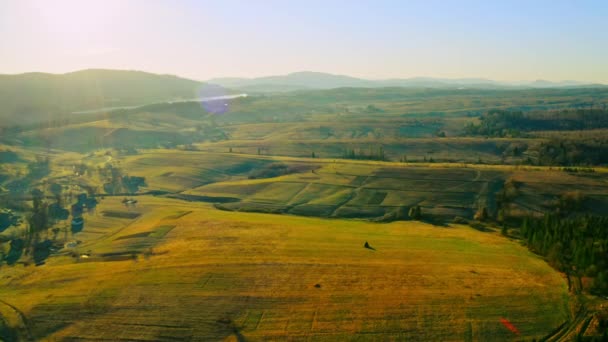 Вид з повітря на сільську сцену в м'якому світлі — стокове відео