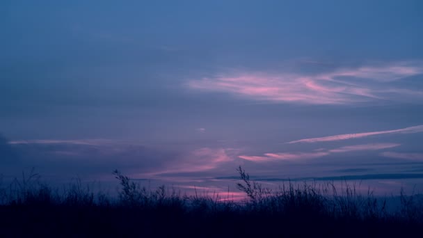 Landschaft und Skyline bei Sonnenuntergang — Stockvideo