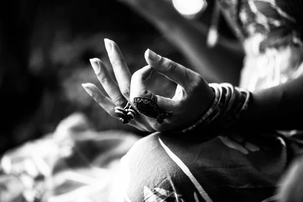 Closeup Woman Hand Mudra Gesture Practice Yoga Outdoor — Stock Photo, Image