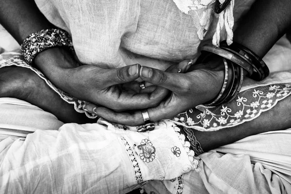 Mulheres Mãos Ioga Mudra Gesto Closeup Livre Preto Branco — Fotografia de Stock