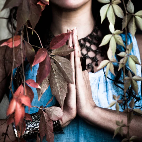 Frau Hände Namaste Geste Nahaufnahme Außenaufnahme — Stockfoto