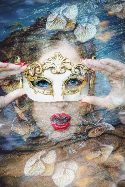 Фантазия Портрет Красивой Женщины Карнавальной Венецианской Маской Двойной Экспозиции — стоковое фото