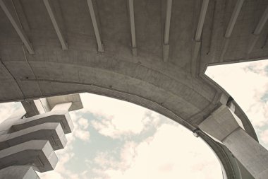 köprü inşaatı aşağıdan görünümü