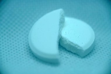 Tablet, kapsül ve drajelik ilaç en yaygın katı dozaj şekli vardır.