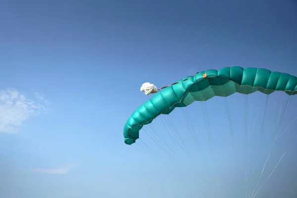 Les Parapentes Sont Des Équipements Spéciaux Sport Aérien Construits Utilisés — Photo