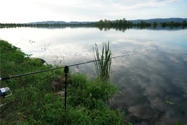 ドナウ川の暖かい夏の夜にドイツの釣り — ストック写真