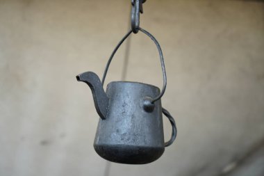 İlkel eski kap kacak Almanya üzerinde bir ziyafet ile açık alev üzerinde pişirme 