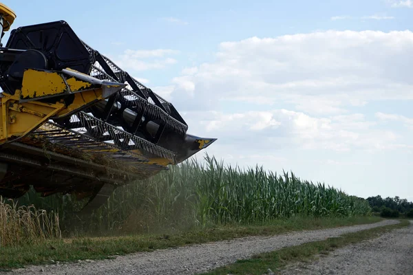 Met Moderne Machines Werken Landbouw Veel Gemakkelijker Hier Een Combine — Stockfoto