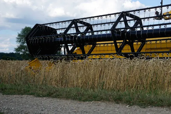 Met Moderne Machines Werken Landbouw Veel Gemakkelijker Hier Een Combine — Stockfoto