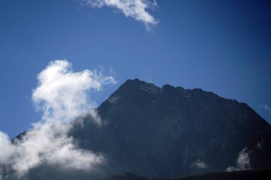 Yüksek dağları içinde belgili tanımlık geçmiş ile Avusturya rezervuar yer alan