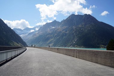 Yüksek dağları içinde belgili tanımlık geçmiş ile Avusturya rezervuar yer alan