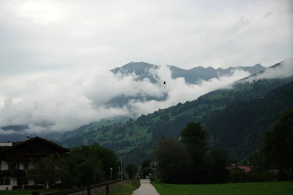 Montañas Niebla Fotografiadas Una Carretera Paso Austria Otoño —  Fotos de Stock