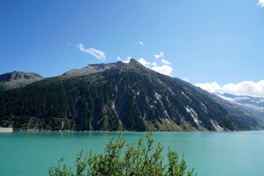 Yüksek dağları içinde belgili tanımlık geçmiş ile Avusturya rezervuar yer alan