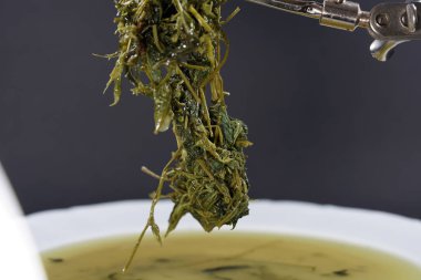 Lezzetli balık ve et sigara için tütsü ile kase tütsü 