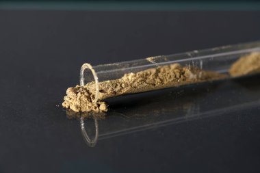 Bir asidik sodyum tuzudur sülfürik asitin sodyum hidrojen sülfat. 