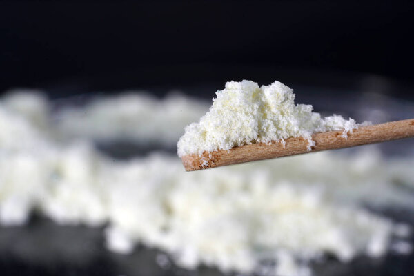 Potassium hexacyanoferrate is used in chemistry lessons to grow red, monoclinic crystals. 