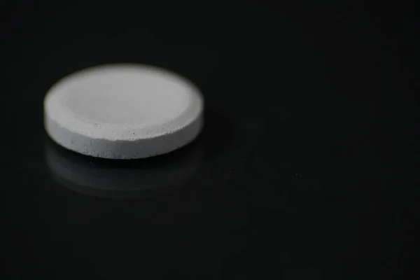 薬の錠剤 粉末または液体として な形で — ストック写真