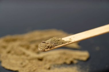                               Lezzetli balık ve et sigara için tütsü ile kase tütsü 