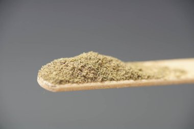                                İlaç tablet, toz veya sıvı gibi çeşitli şekillerde.