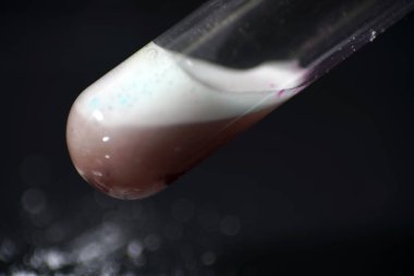                                İlaç tablet, toz veya sıvı gibi çeşitli şekillerde.