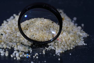 Studio fotoğraflandı makro lens ile kimya kitinden kimyasal toz