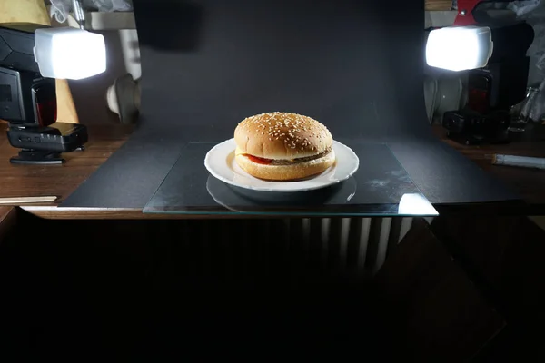 Deliciosa Hamburguesa Con Queso Ketchup Preparada Cocina Fotografiada Estudio — Foto de Stock
