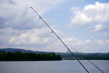 Tek balıkçılık için ihtiyacın olan eşyaları ve yerini keşfetmişler veya yapay sinek