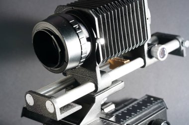 Makro fotoğrafçılık ve photomicrography, bir körük çok yararlı ve neredeyse vazgeçilmez cihazdır